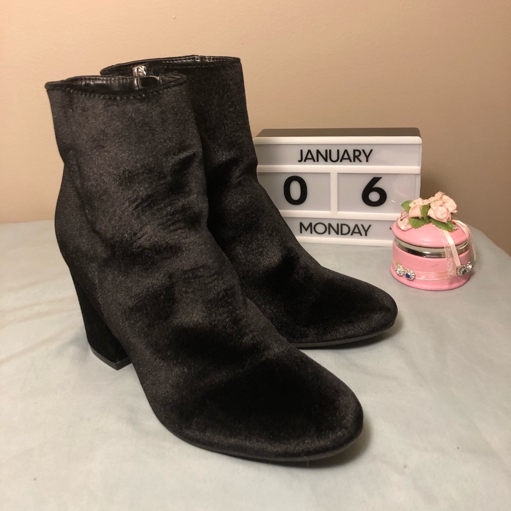 black heeled booties - Picture 2 of 4